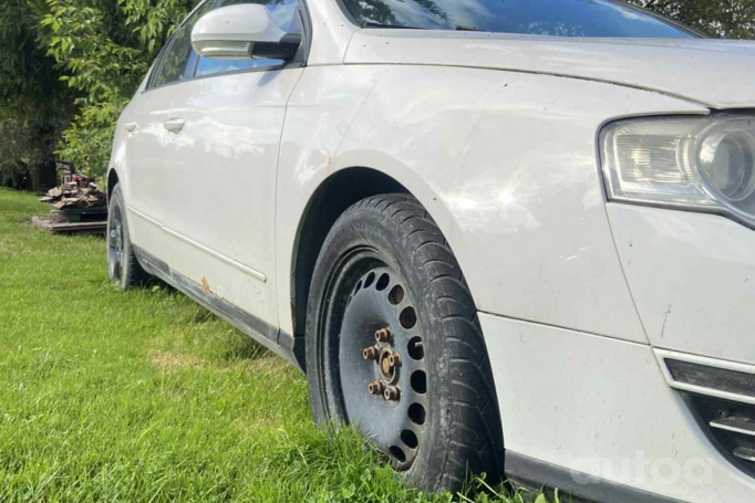 Volkswagen Passat B6 Sedan 4-doors