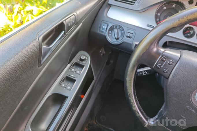 Volkswagen Passat B6 wagon 5-doors