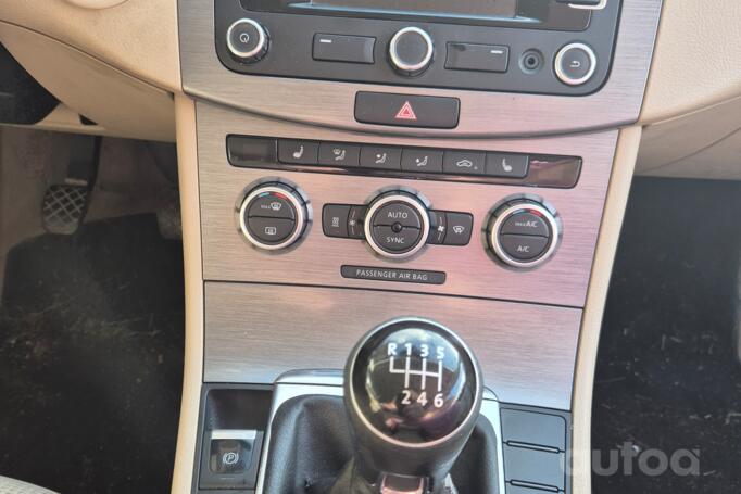 Volkswagen Passat B7 Variant wagon 5-doors