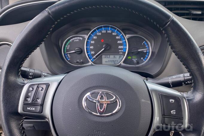 Toyota Yaris XP130 [2th restyling] Hatchback