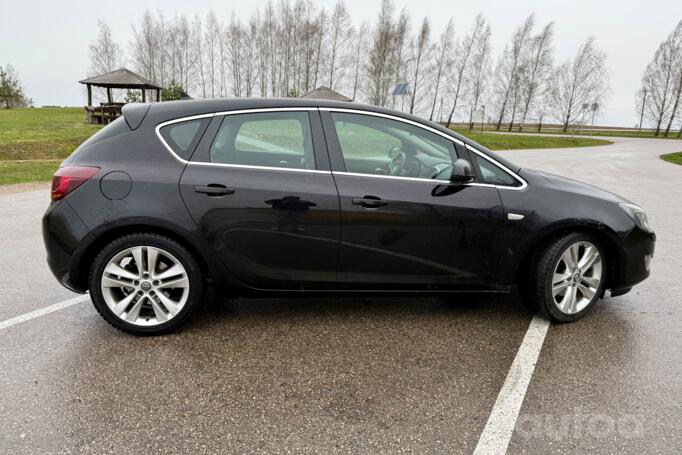 Opel Astra J Hatchback 5-doors