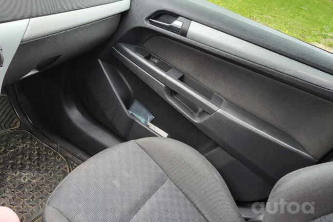 Opel Astra H Hatchback