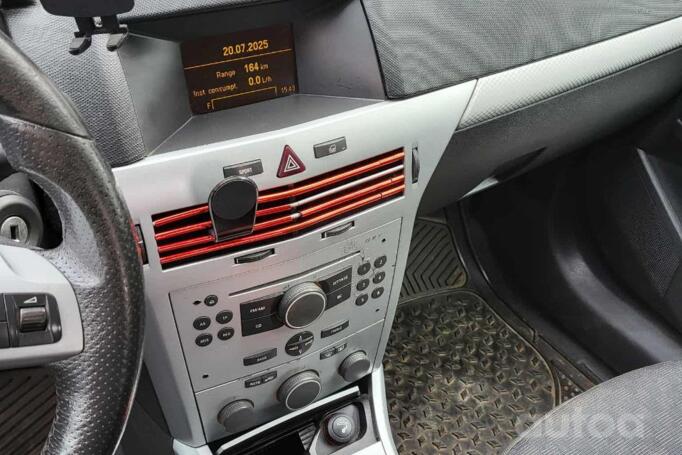 Opel Astra H Hatchback