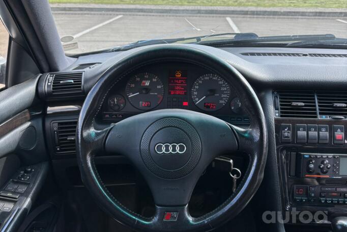 Audi S8 D2 Sedan