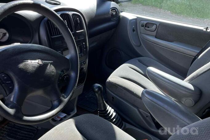 Chrysler Voyager 4 generation Minivan