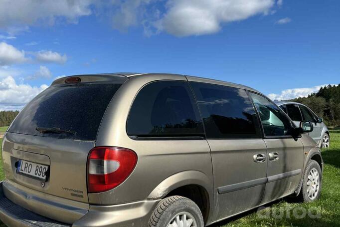 Chrysler Voyager 4 generation Minivan