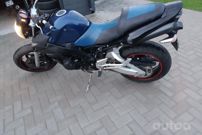 Suzuki GSR 600