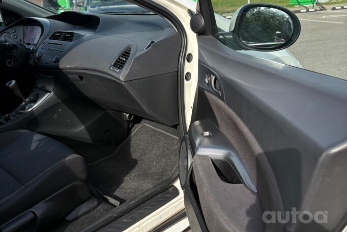 Honda Civic 8 generation [2th restyling] Hatchback 5-doors