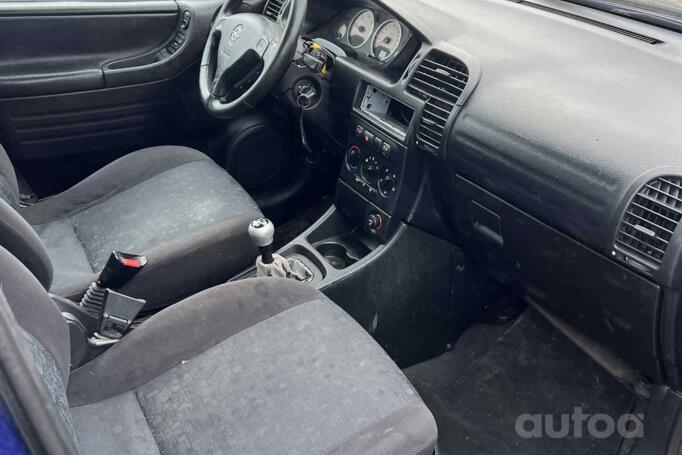 Opel Zafira A Minivan 5-doors