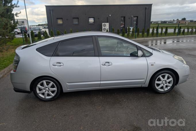 Toyota Prius 2 generation Hatchback