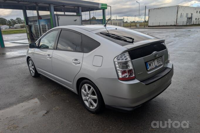 Toyota Prius 2 generation Hatchback