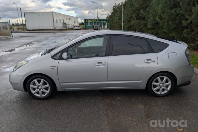 Toyota Prius 2 generation Hatchback