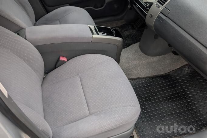Toyota Prius 2 generation Hatchback