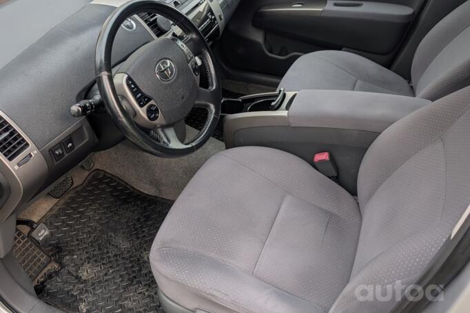 Toyota Prius 2 generation Hatchback
