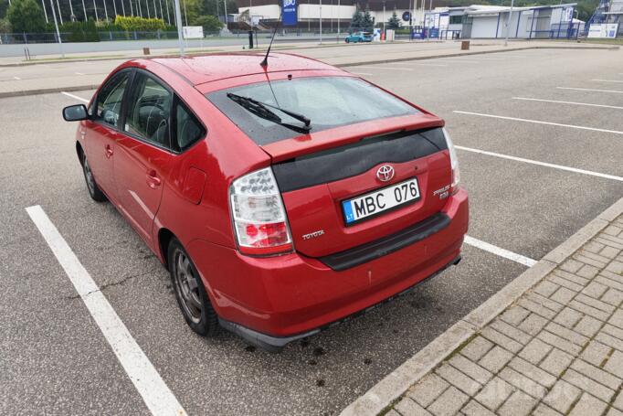 Toyota Prius 2 generation Hatchback