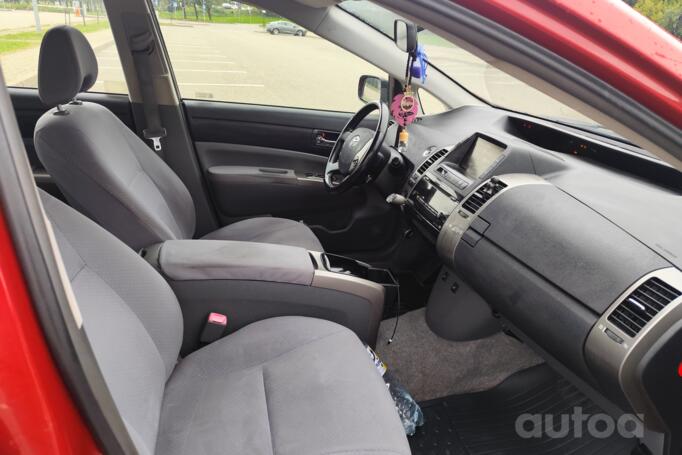 Toyota Prius 2 generation Hatchback