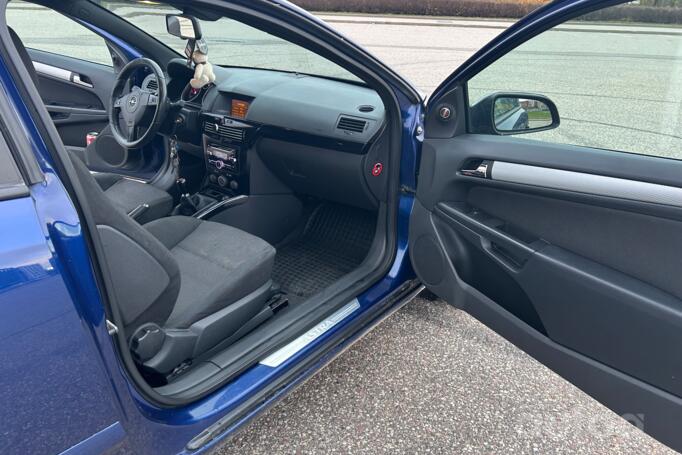Opel Astra H Hatchback