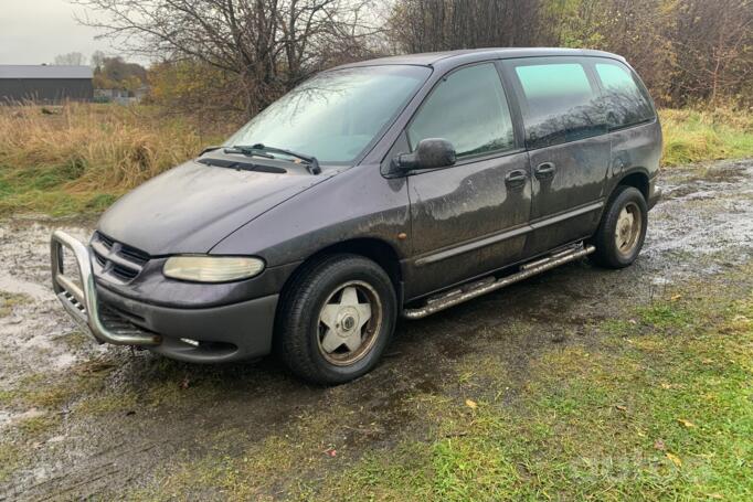Chrysler Voyager 3 generation Grand minivan 5-doors