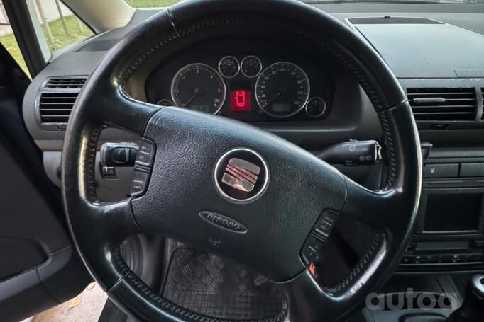 SEAT Alhambra 1 generation [restyling] Minivan