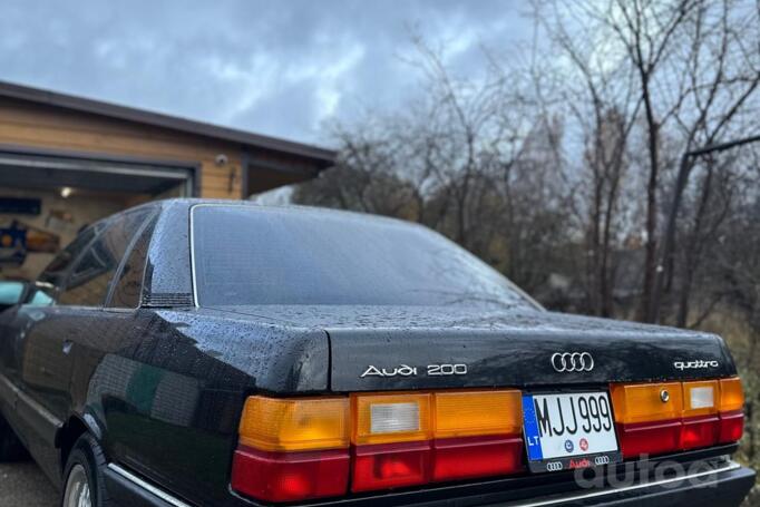 Audi 200 C3 [restyling]