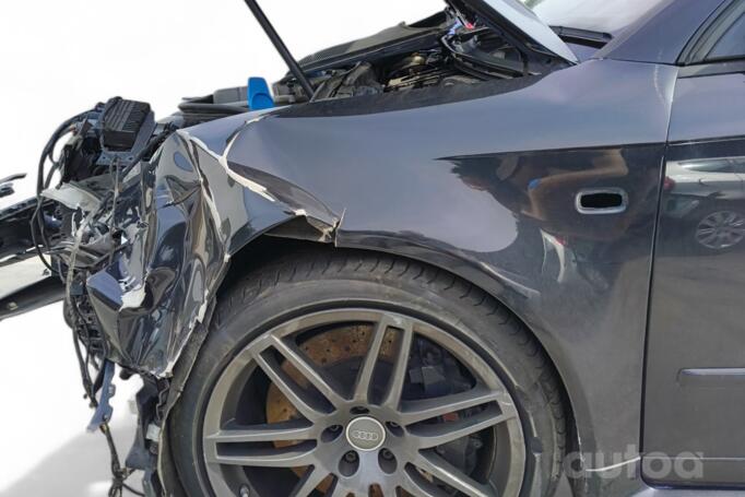 Audi RS 4 B7 Avant wagon 5-doors