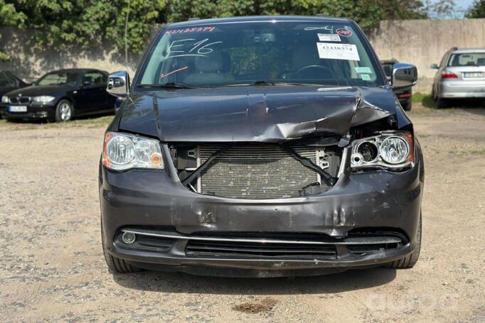 Chrysler Town & Country 5 generation [restyling]