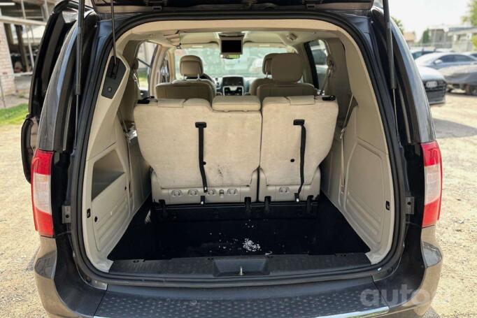 Chrysler Town & Country 5 generation [restyling]