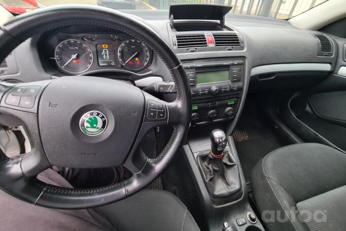 Skoda Octavia 2 generation Combi wagon 5-doors