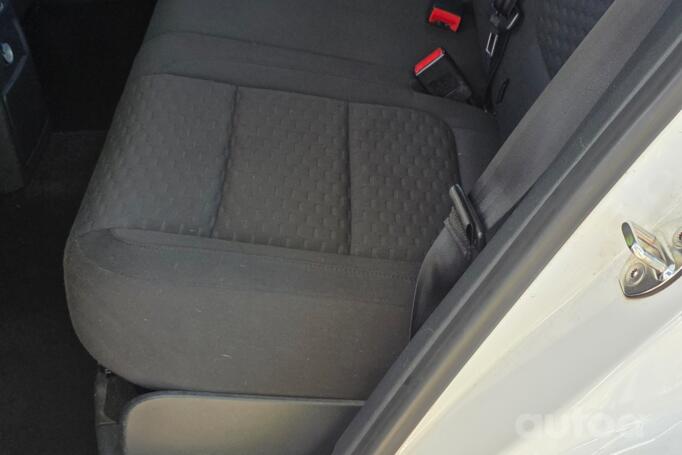 Volkswagen Tiguan 1 generation Crossover