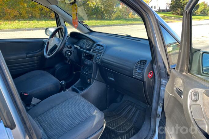 Opel Zafira A [restyling] Minivan 5-doors