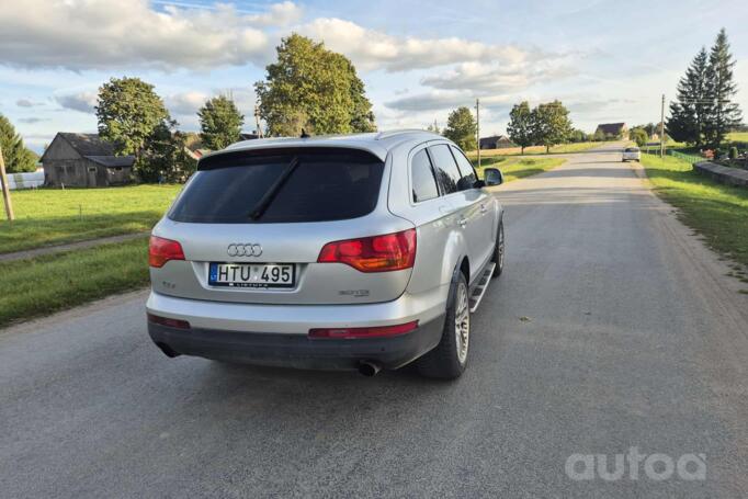 Audi Q7 4L Crossover