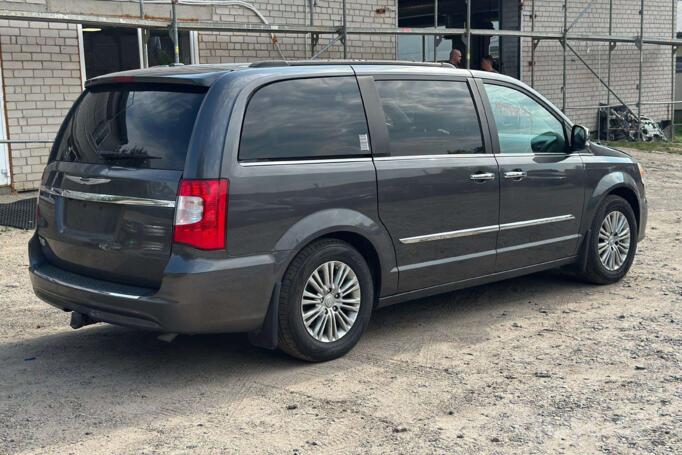 Chrysler Town & Country 5 generation [restyling]