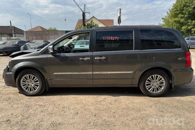 Chrysler Town & Country 5 generation [restyling]