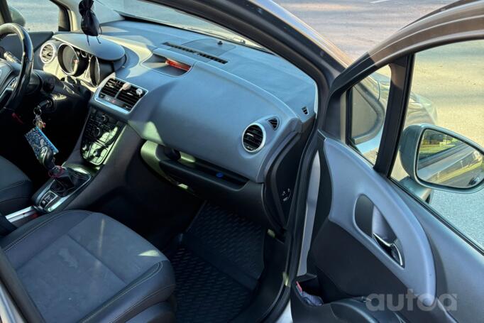 Opel Meriva 2 generation Minivan