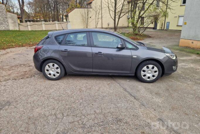 Opel Astra J Hatchback 5-doors