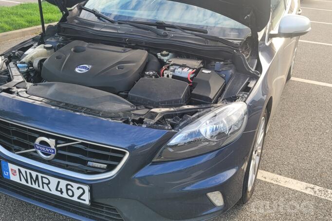 Volvo V40 2 generation Hatchback 5-doors