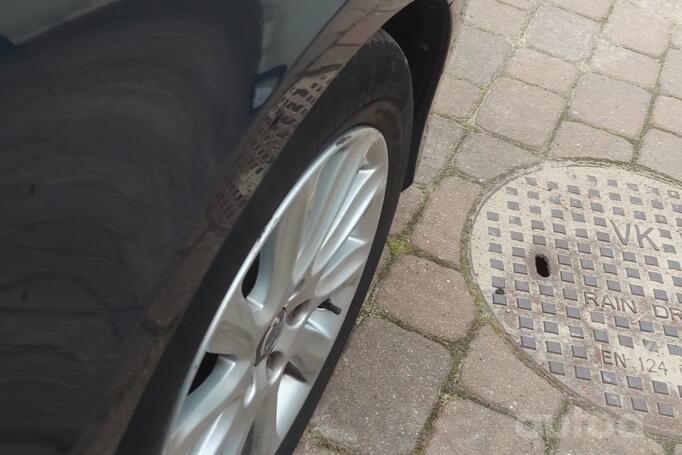 Volvo V40 2 generation Hatchback 5-doors