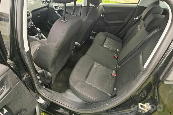 Peugeot 208 1 generation Hatchback 5-doors