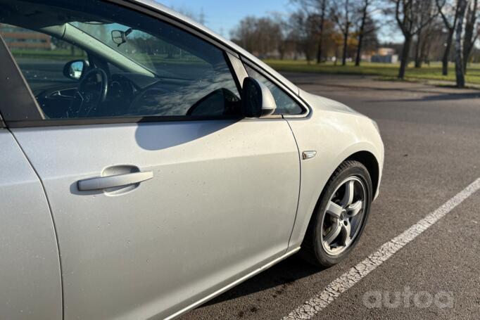 Opel Astra J Hatchback 5-doors