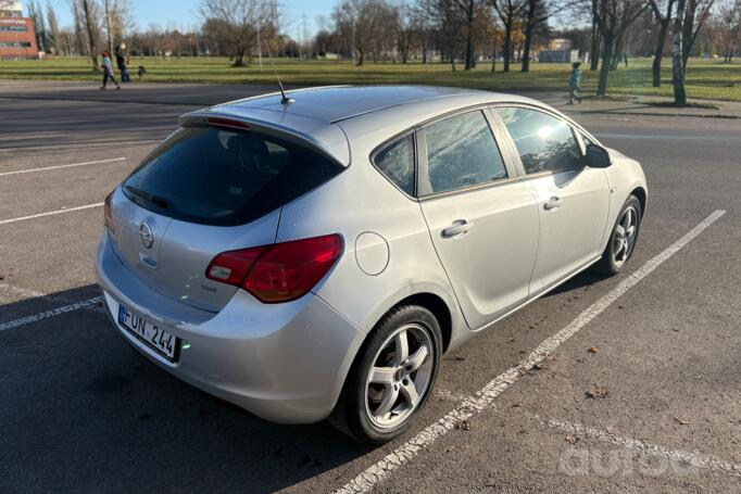 Opel Astra J Hatchback 5-doors