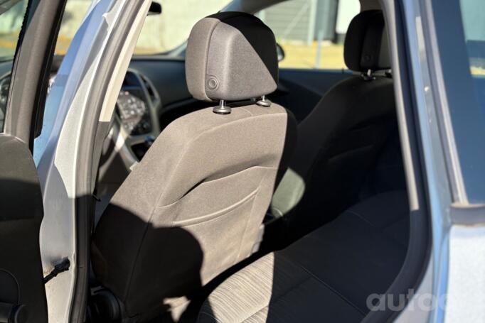 Opel Astra J Hatchback 5-doors