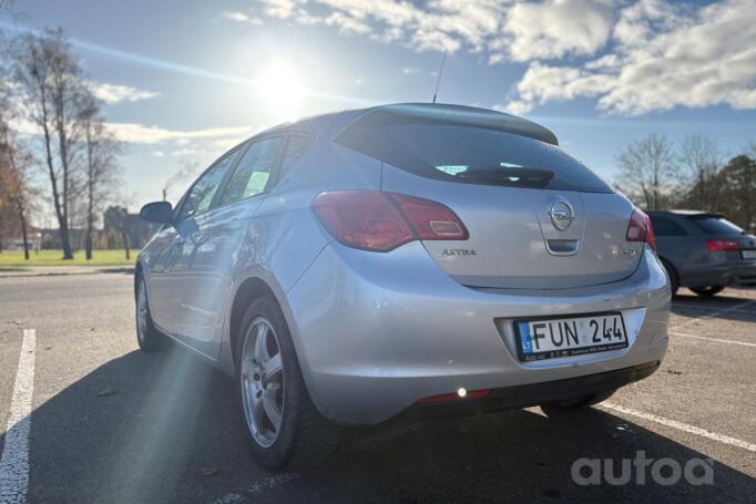 Opel Astra J Hatchback 5-doors