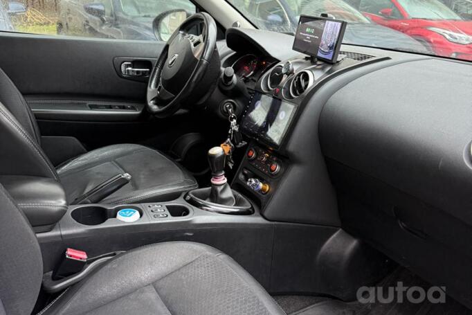 Nissan Qashqai 2 generation Crossover