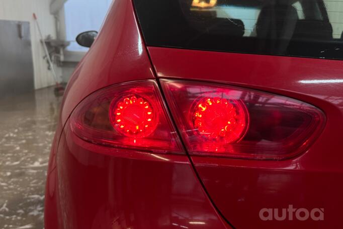 SEAT Leon 2 generation [restyling] Cupra hatchback 5-doors