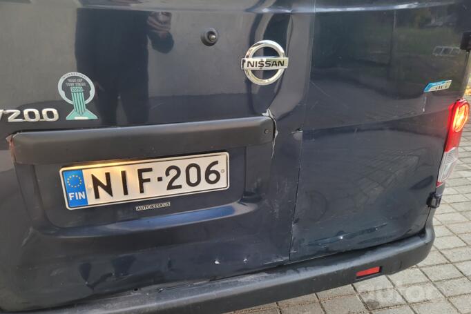 Nissan NV200 1 generation Combi minivan