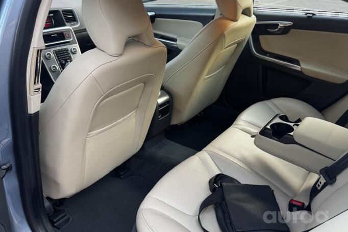 Volvo S60 2 generation [restyling] Sedan 4-doors