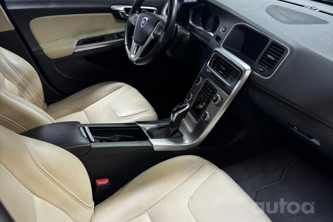 Volvo S60 2 generation [restyling] Sedan 4-doors