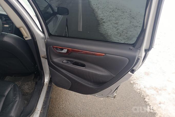 Volvo V70 2 generation R wagon 5-doors