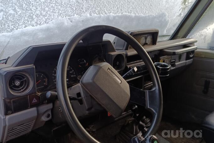 Toyota Land Cruiser J60 SUV
