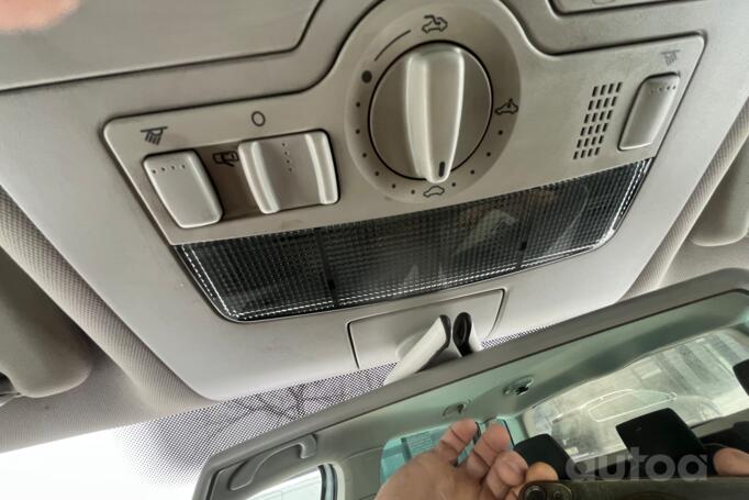 Volkswagen Touran 1 generation Minivan